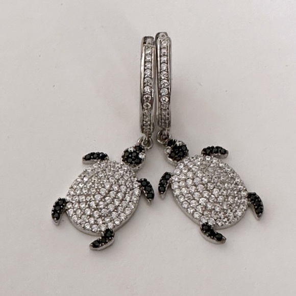 🐢925 Sterling silver turtle cz stones hoop earrings - Picture 5 of 5